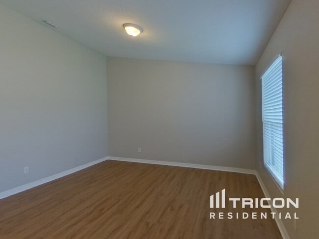 Building Photo - 1240 Fleetwood Dr NW