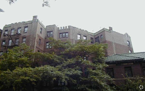 Building Photo - 807 Riverside Dr