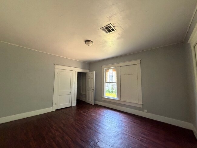 Foto del edificio - 2804 S Grand St