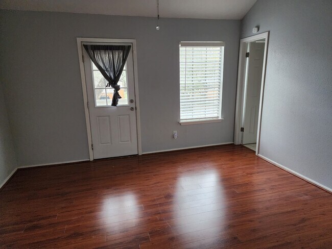 Foto del edificio - 11710 Southlake Dr