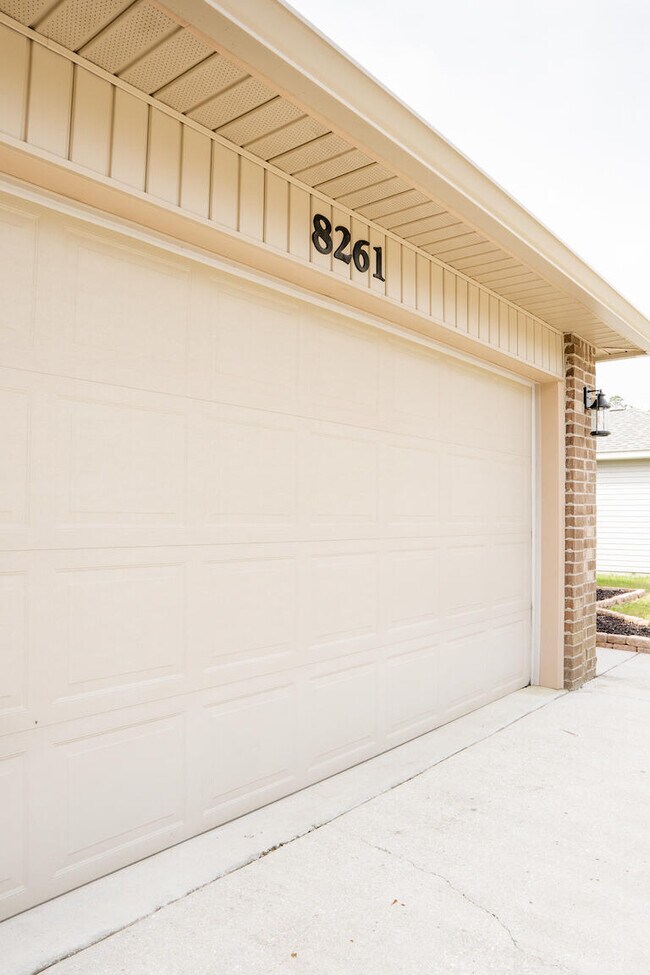 Foto del edificio - 8261 Sierra St