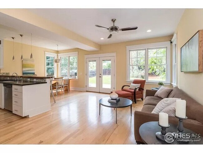 Building Photo - Charming Craftsman Gem Near McKinley Park