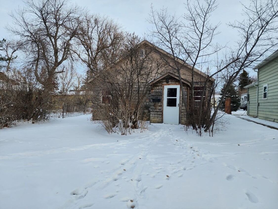 Primary Photo - Charming 2-Bed Home