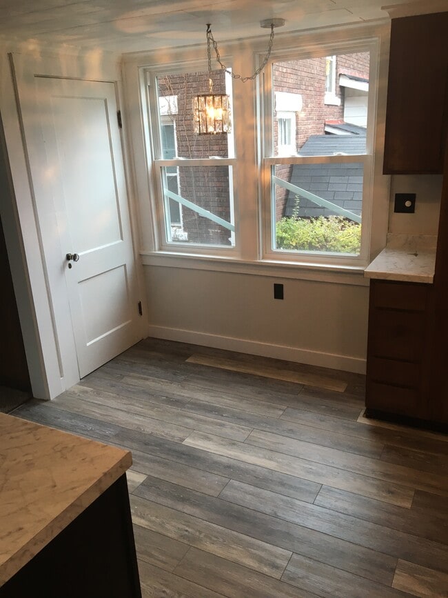 Building Photo - 1129 Brown Ave