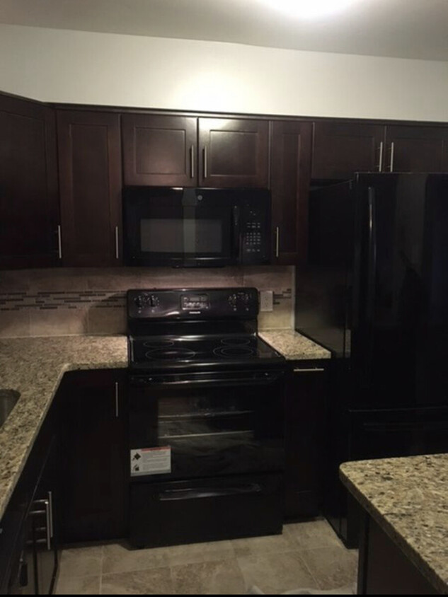 Remodeled kitchen - 10103 Prince Pl