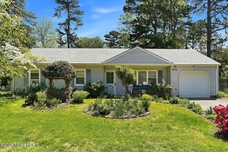 Building Photo - 1163 Manor Dr