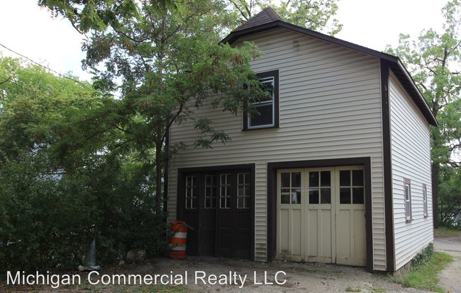Building Photo - 507 Elm St