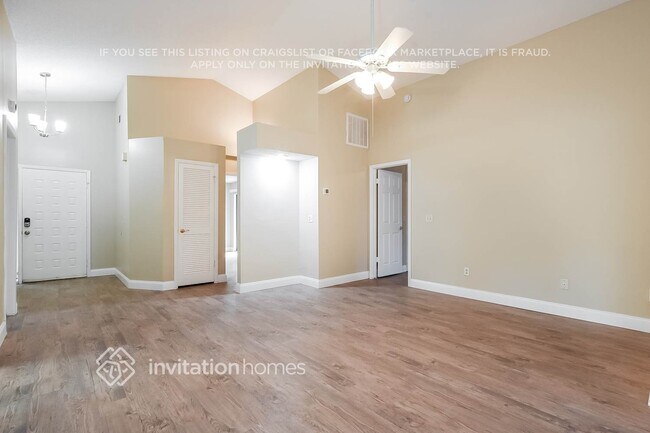 Building Photo - 701 Lakeside Pl