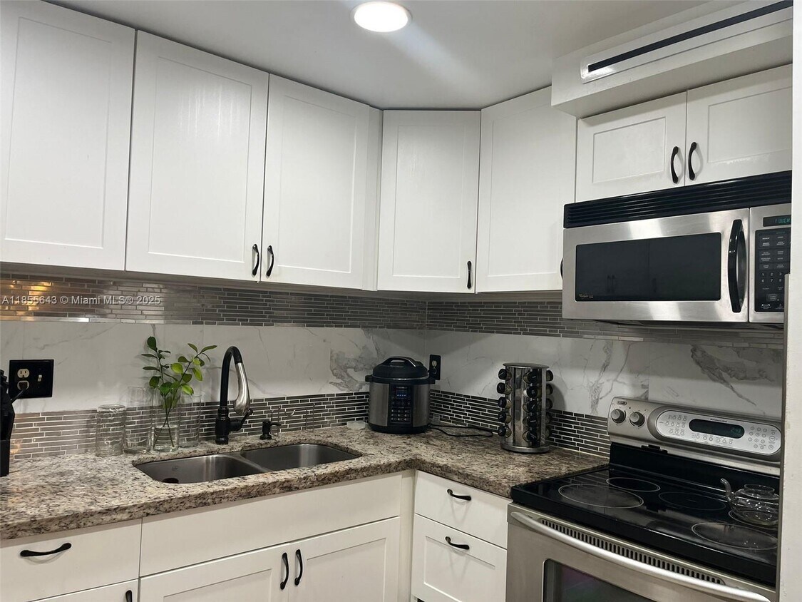 Foto principal - 4166 Inverrary Dr