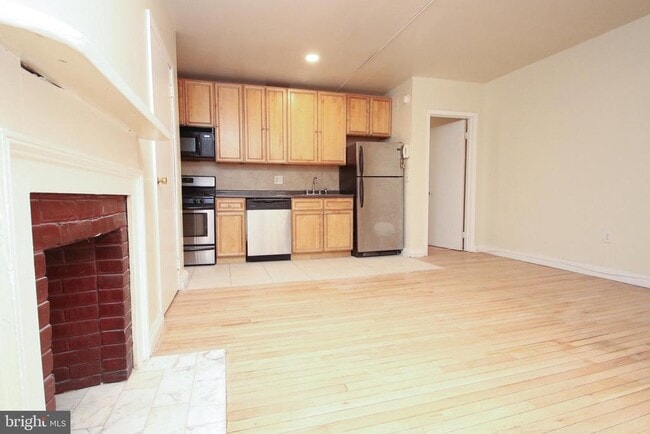 Building Photo - 320 S 15th St
