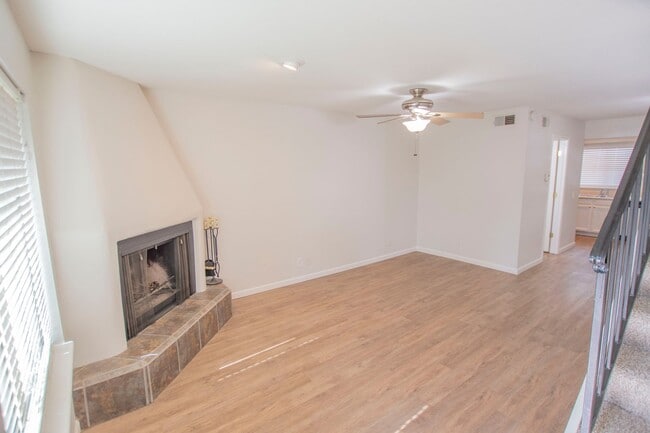 Building Photo - 2 Bed 2 Bath in the HEART of Downtown Scot...