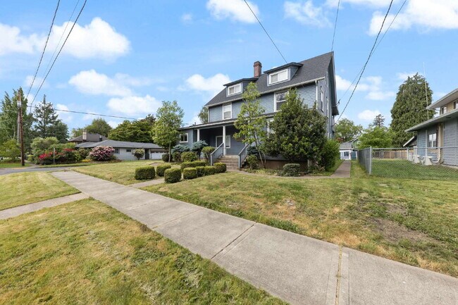 Foto del edificio - 2 Bedroom 2 Bathroom on College Street!