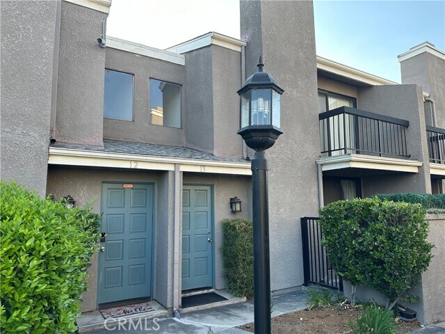 Foto del edificio - 23553 Victory Blvd