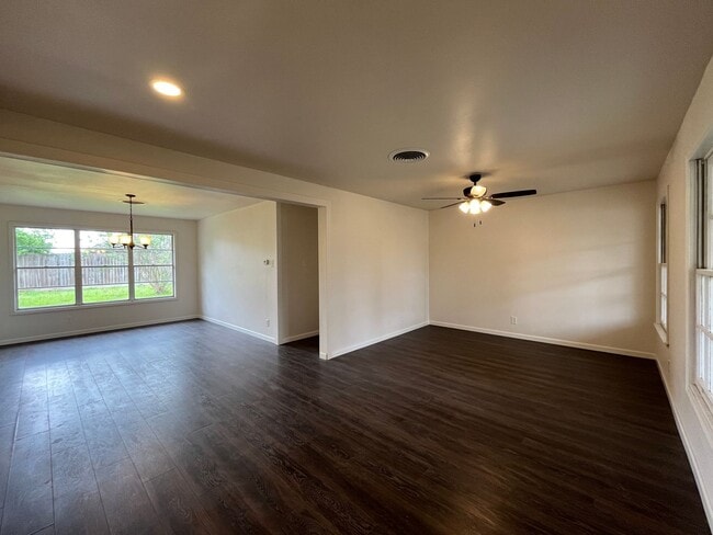 Building Photo - Remodeled 3 Bedroom 2 Bath in Central City