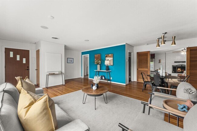 Foto del edificio - 4330 Parkwood Rd