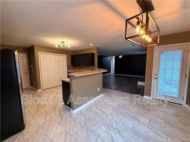 Foto del edificio - 68 Sunridge Dr