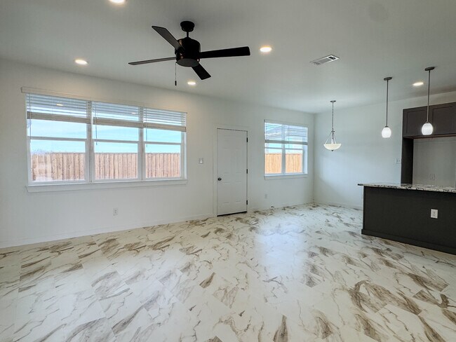 Foto del edificio - 350 Lucy Rd