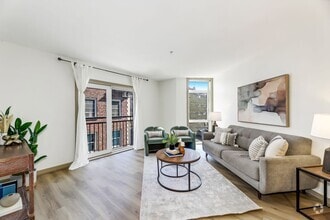 Building Photo - 103 Bellevue Ave E