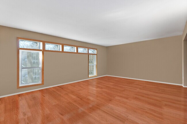 Building Photo - 1249 Edward Rd
