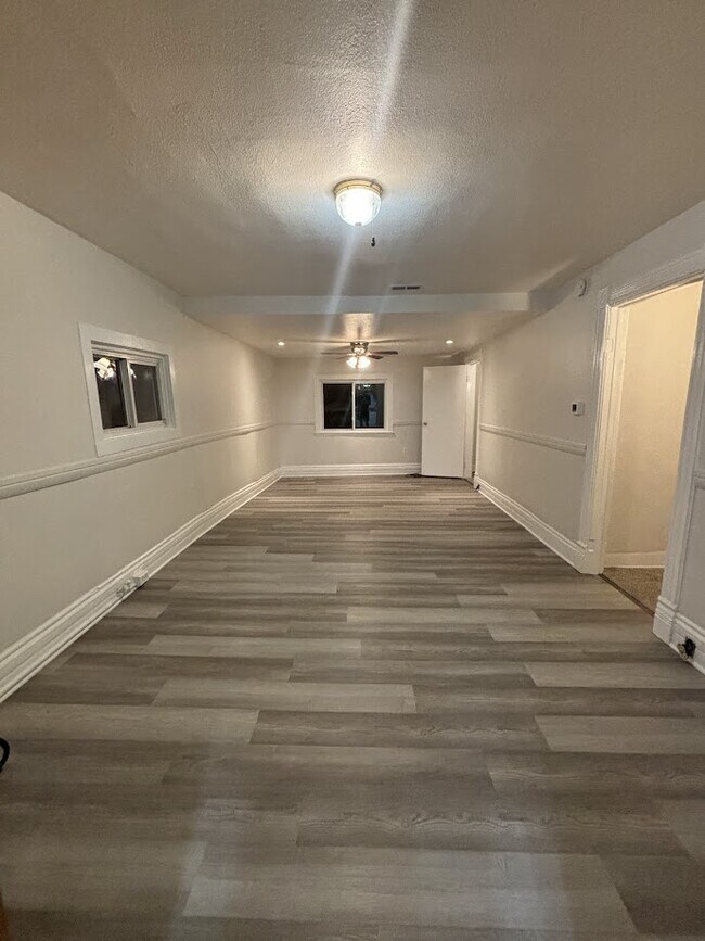 Enorme sala de estar - 201 Mackinaw St