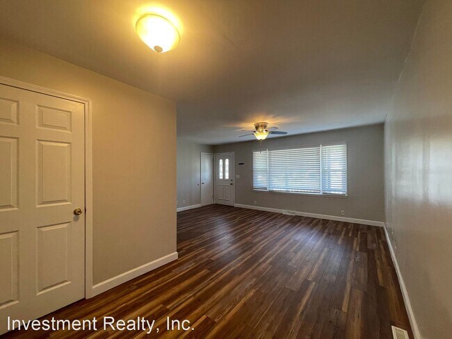 Building Photo - 3 br, 1 bath House - 105 Hull Dr