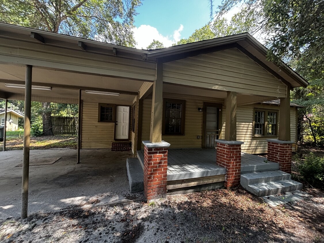 Foto principal - 704 N Main St