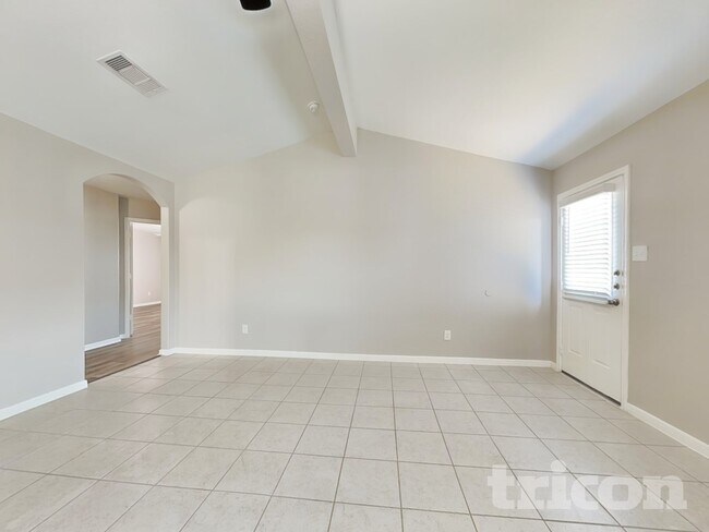 Building Photo - 417 Palomino Stand Dr