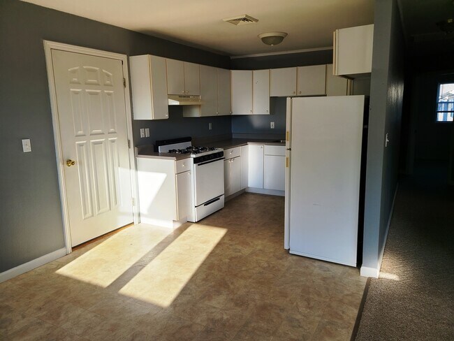 KITCHEN - 345 S Main St