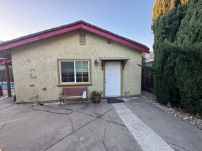 Building Photo - 42939 Nido Ct