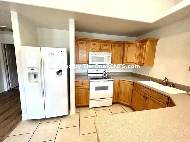 Building Photo - Beautiful home in a great location