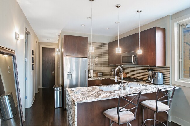 Foto del edificio - 1257 W Addison St
