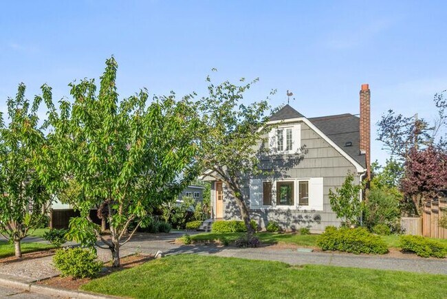 Foto del edificio - Classic Belvidere Craftsman w/ Air Conditi...