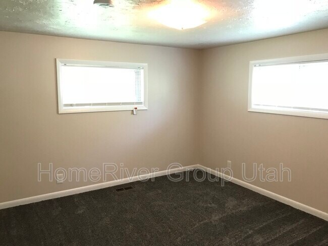Foto del edificio - 644 Warnock Ave S