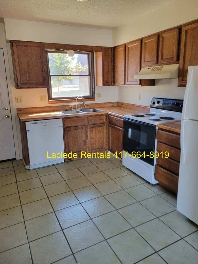 Foto del edificio - 2 BEDROOM 1 BATHROOM APARTMENT FOR RENT