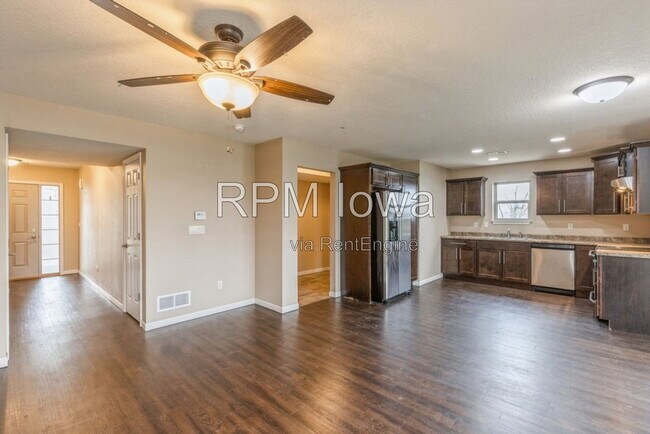 Foto del edificio - 320 E 5th St