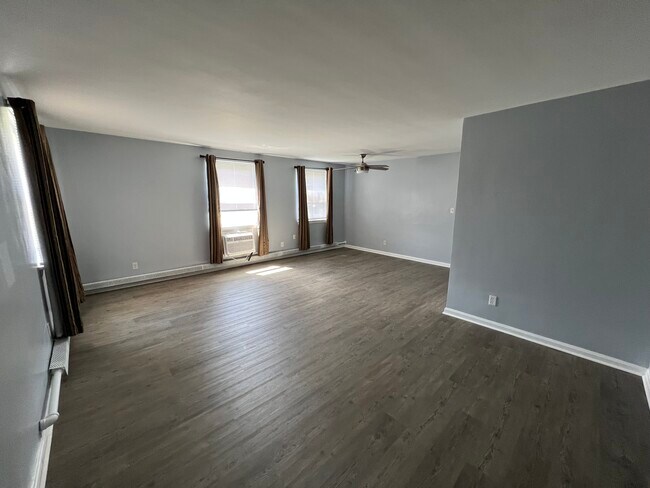 Foto del edificio - 13765 Cedar Rd