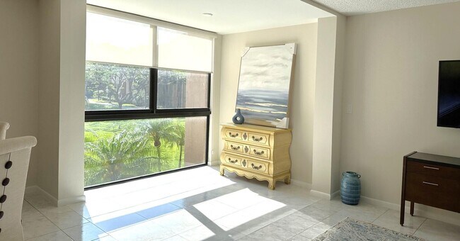Foto del edificio - 2455 Lindell Blvd