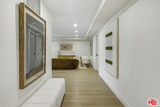 Foto del edificio - 333 N Palm Dr