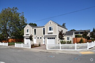 Building Photo - 501-503 Pierce Rd