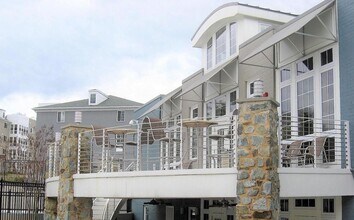 Building Photo - 4151 S Four Mile Run Dr