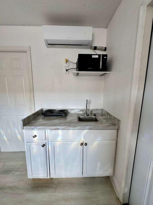 Building Photo - 459 SW Byron St