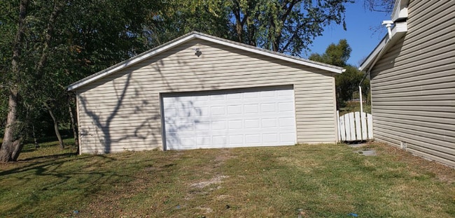 Foto del edificio - 505 W Hwy B