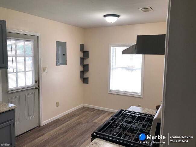 Foto del edificio - 3 br, 1 bath House - 226 N Hyman St