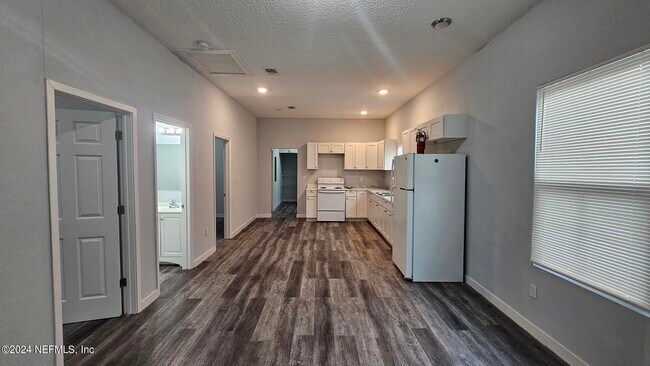 Foto del edificio - 1446 W 23rd St