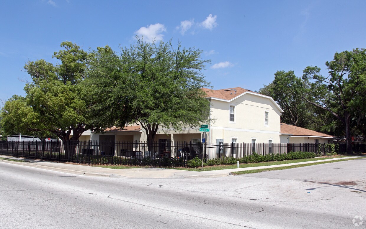Foto principal - 750 E Waters Ave