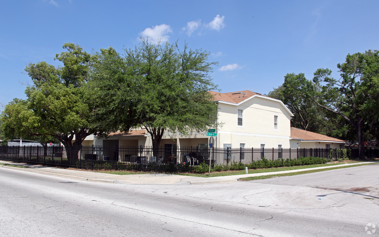 Primary Photo - 750 E Waters Ave