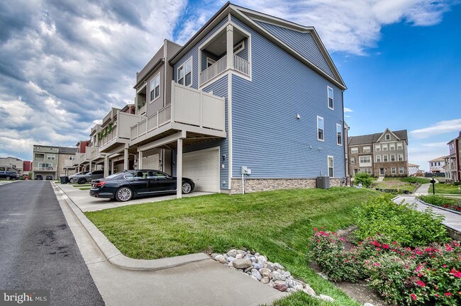 Foto del edificio - 8819 Shady Pines Dr