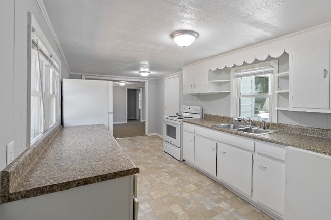 Building Photo - 3915 Glenridge Rd