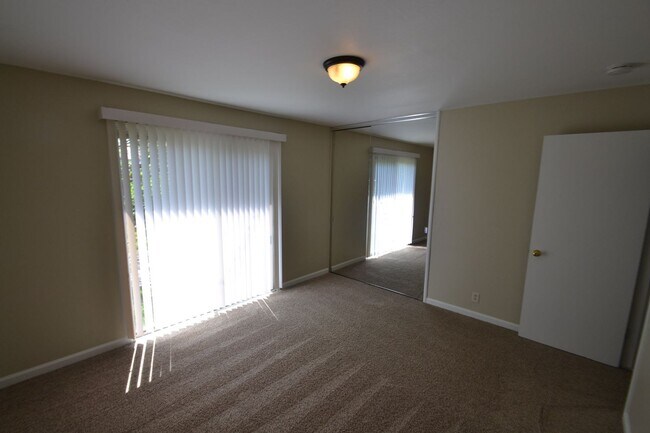 Building Photo - 826 Meladee Ln