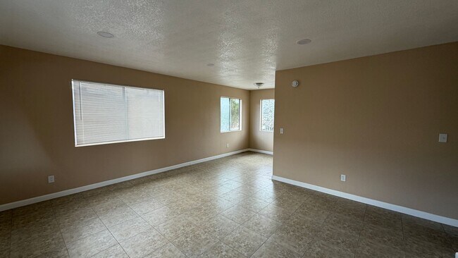 Foto del edificio - Two Bedroom One Bathroom Apartment in San Bernardino!